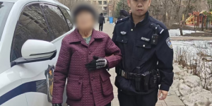 暖心警事！王岗派出所民警巡逻途中救助迷路老人 安全护送回家